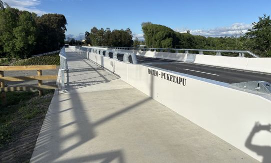 To the Puketapu Pub!, Hawkes Bay